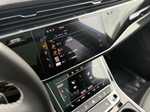 Used 2025 Audi Q7 2.0T Premium image 17