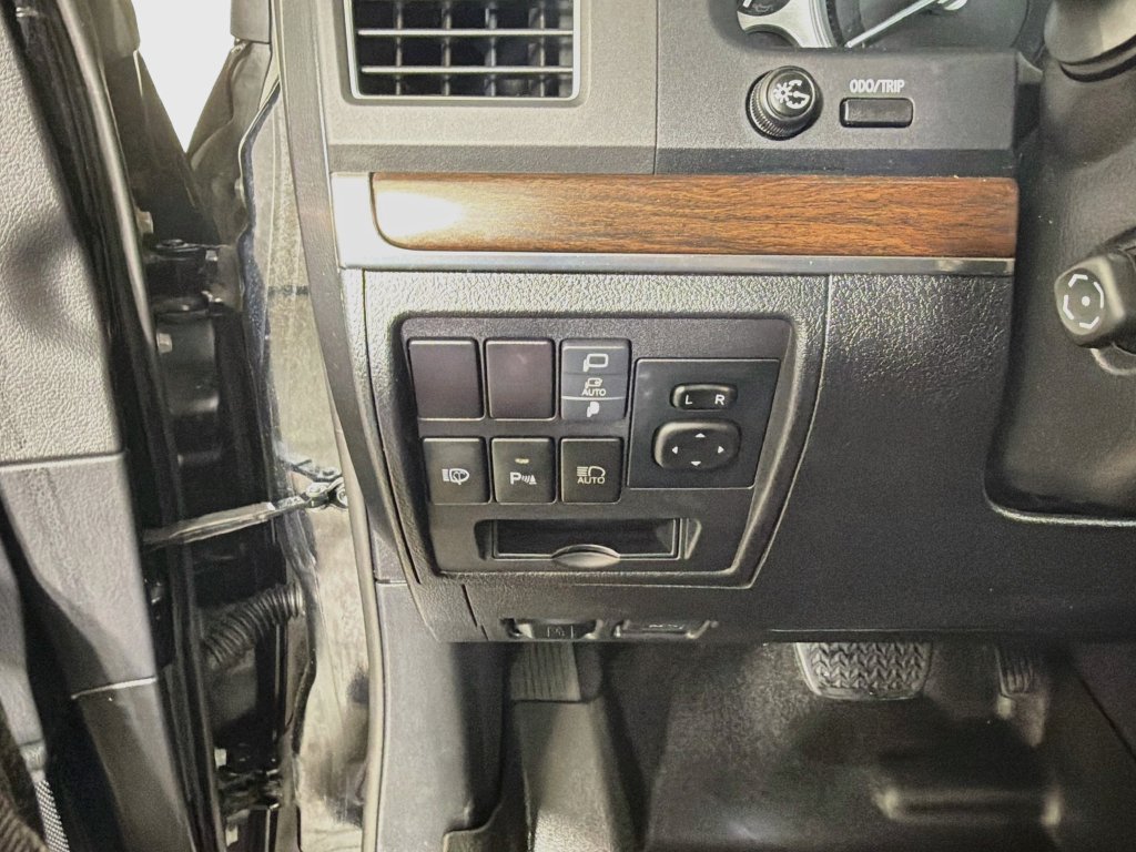 Used 2018 Toyota Land Cruiser w/ Carpet Mat Package AWD/4WD image 11