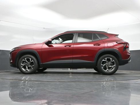 Used 2025 Chevrolet Trax LT FWD image 45