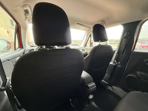 Used 2021 Jeep Renegade Latitude FWD image 26