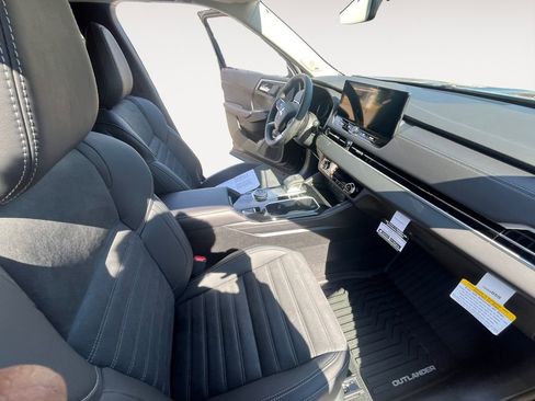 New 2026 Mitsubishi Outlander SE FWD image 15