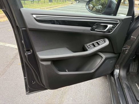 Used 2018 Porsche Macan image 14