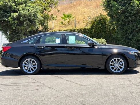 Certified 2022 Honda Accord LX image 3