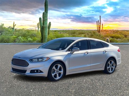 Used 2016 Ford Fusion SE image 9