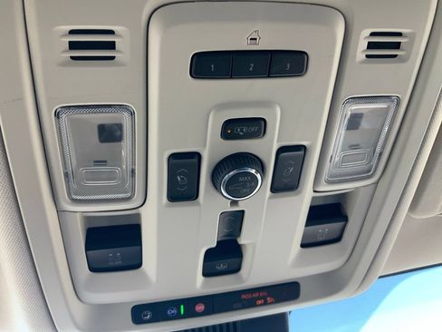 Used 2024 GMC Yukon Denali w/ Advanced Technology Package RWD image 29