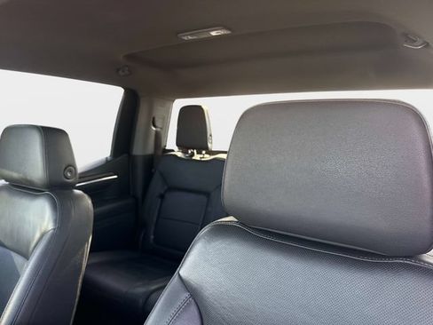 Used 2025 GMC Sierra 1500 SLT AWD/4WD image 17