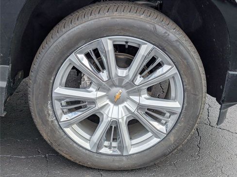 Used 2024 Chevrolet Silverado 1500 High Country w/ High Country Premium Package AWD/4WD image 38