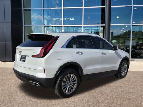 Used 2025 Cadillac XT4 Premium Luxury image 5