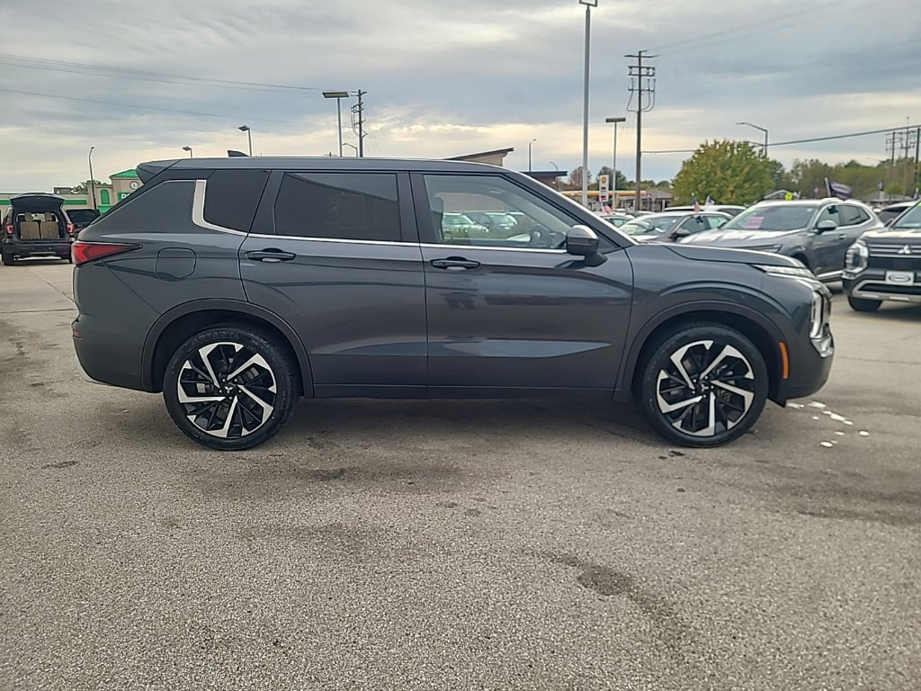 Used 2024 Mitsubishi Outlander SE AWD/4WD image 7