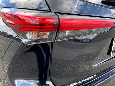 Used 2023 Toyota Highlander XLE image 28