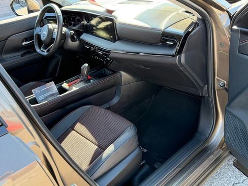 Certified 2025 Nissan Kicks SR image 24