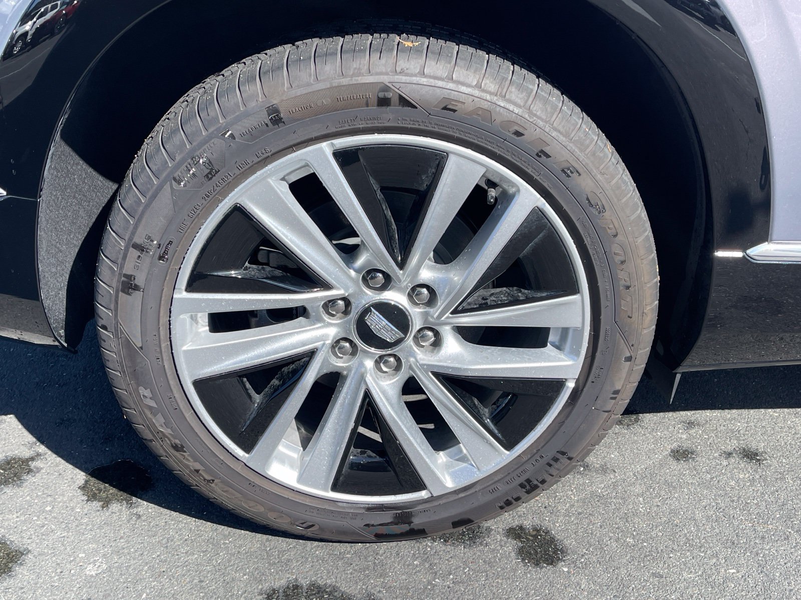Certified 2026 Cadillac Vistiq Luxury AWD/4WD image 3