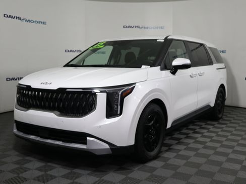 Used 2025 Kia Carnival image 11