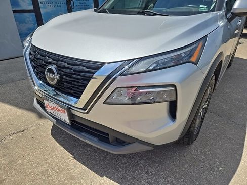 Used 2023 Nissan Rogue SV AWD/4WD image 18