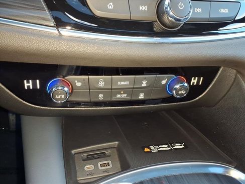 Used 2022 Buick Enclave Essence w/ Experience Buick Package image 21