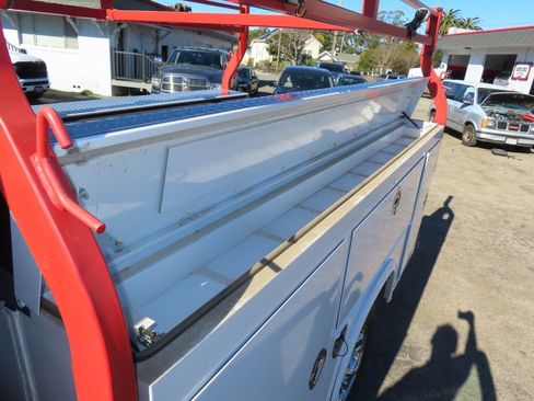 Used 2018 RAM 3500 Tradesman w/ Chrome Appearance Group image 32