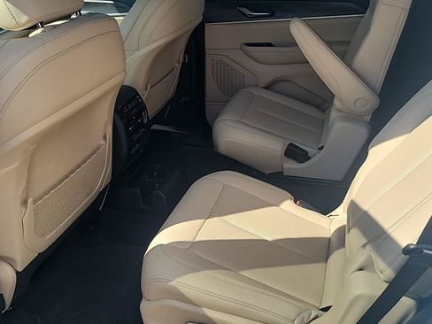 Certified 2025 Jeep Grand Cherokee L Limited w/ Luxury Tech Group II AWD/4WD image 15