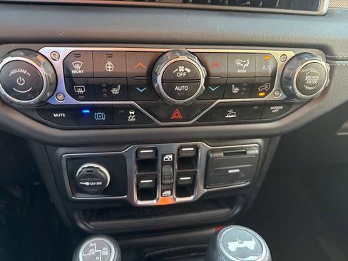 Certified 2025 Jeep Wrangler Unlimited Sahara AWD/4WD image 24
