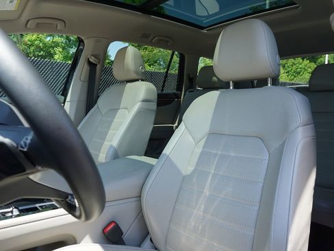 Used 2024 Volkswagen Atlas SEL AWD/4WD image 24