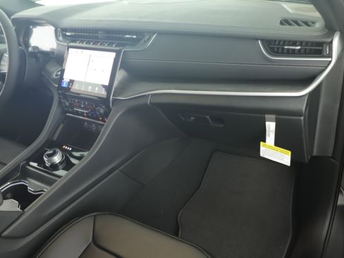 New 2025 Jeep Grand Cherokee L Limited w/ Luxury Tech Group II image 22