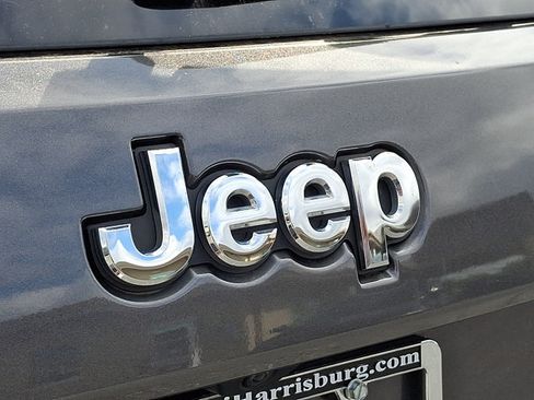 Used 2021 Jeep Grand Cherokee Laredo w/ Security & Convenience Group AWD/4WD image 29