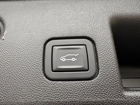 Used 2023 Chevrolet Equinox RS w/ RS Leather Package image 8