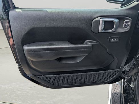 Used 2024 Jeep Wrangler Sport AWD/4WD image 9