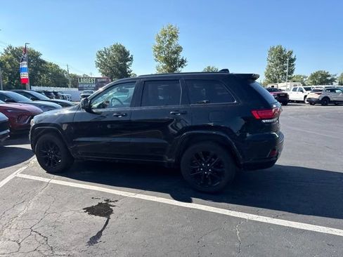 Used 2020 Jeep Grand Cherokee Altitude AWD/4WD image 5