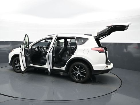 Used 2016 Toyota RAV4 SE FWD image 31