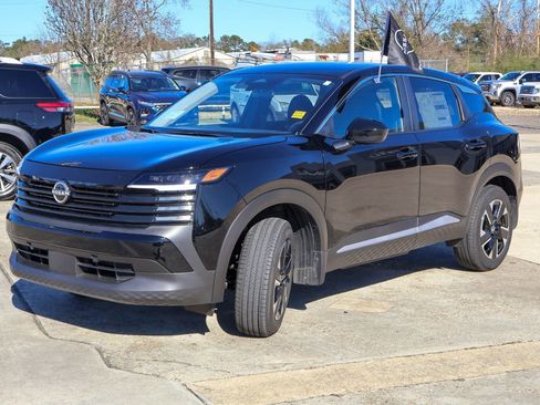 Used 2025 Nissan Kicks SV w/ Charging Package image 21