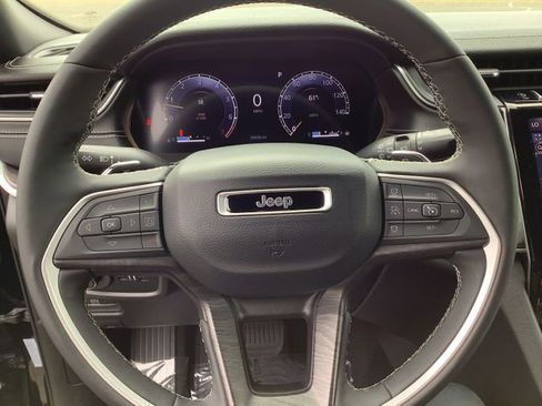 Used 2024 Jeep Grand Cherokee L Limited w/ Luxury Tech Group II image 11