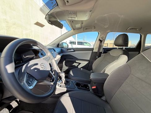 Certified 2024 Volkswagen Taos SE image 6