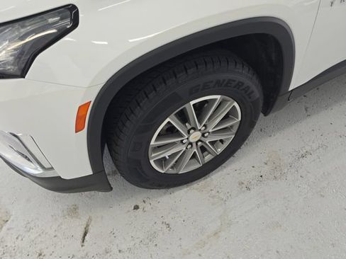 Certified 2023 Chevrolet Traverse LT FWD image 10