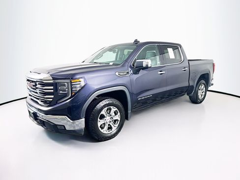 Used 2025 GMC Sierra 1500 SLT RWD image 3