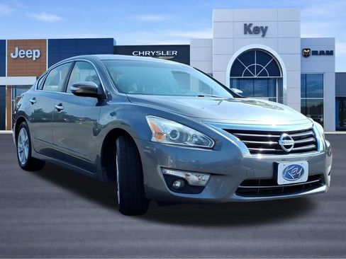 Used 2015 Nissan Altima 2.5 SV w/ Convenience Package FWD image 6