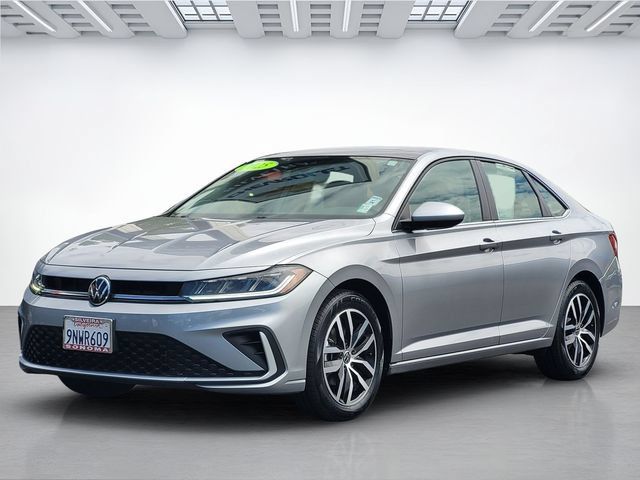 Used 2025 Volkswagen Jetta SE FWD image 8