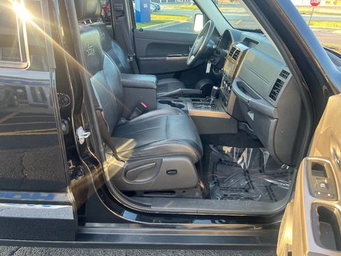 Used 2012 Jeep Liberty Limited Jet w/ Comfort/Convenience Group image 24