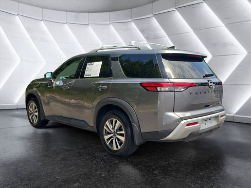 Used 2022 Nissan Pathfinder SL w/ Lighting Package (N92) AWD/4WD image 3