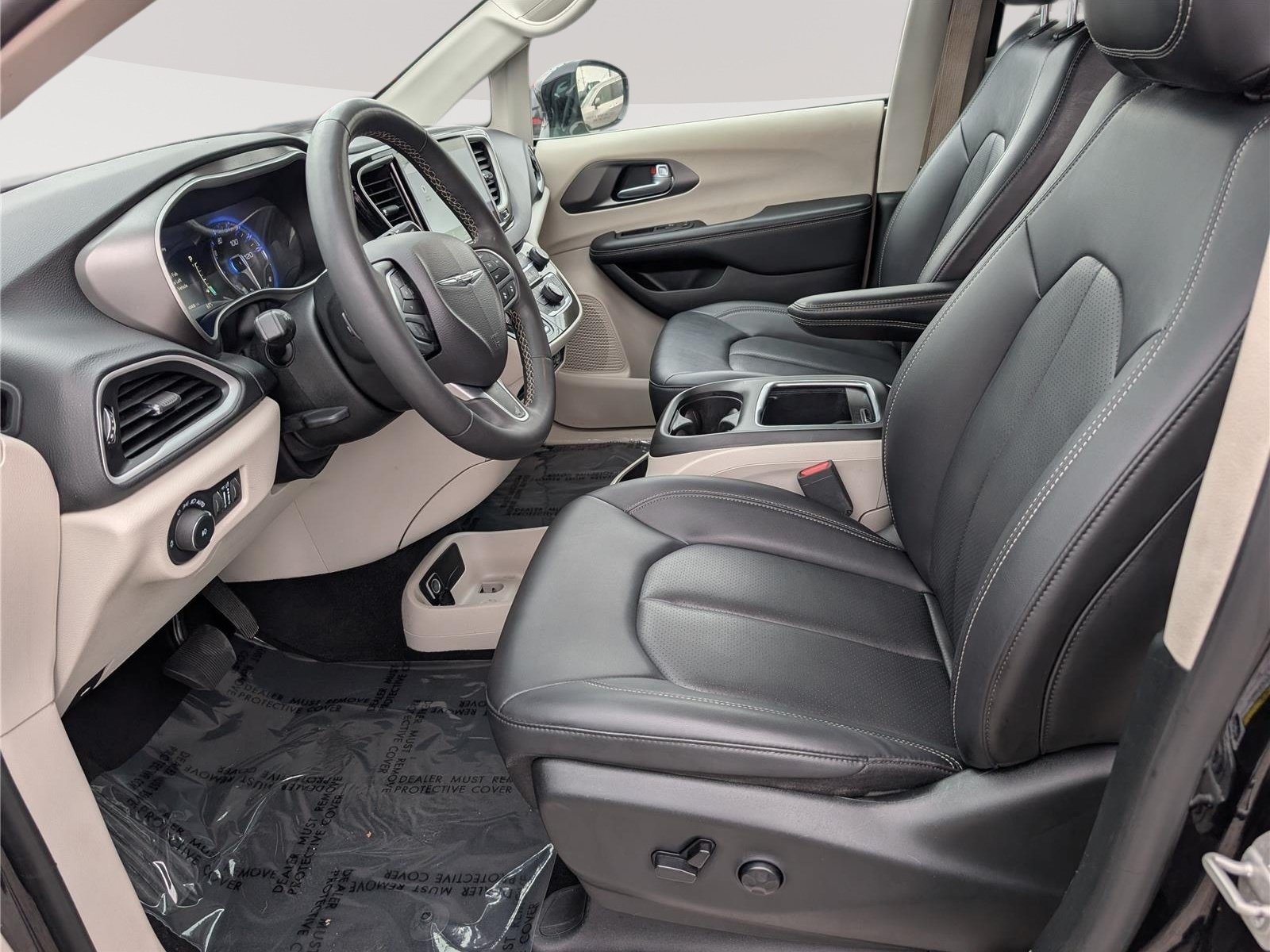 Used 2024 Chrysler Pacifica Touring-L FWD image 16