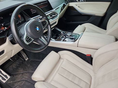 Used 2021 BMW X5 xDrive40i w/ M Sport Package image 3