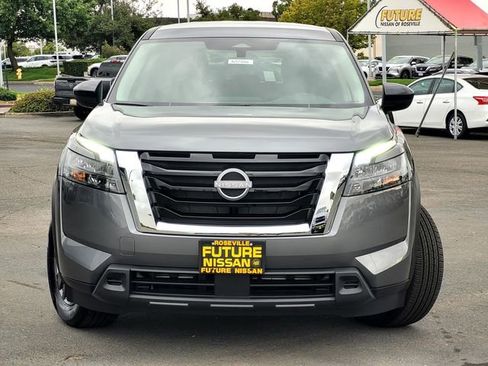 New 2025 Nissan Pathfinder S image 2