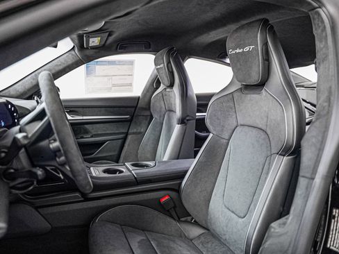 New 2025 Porsche Taycan Turbo GT image 5