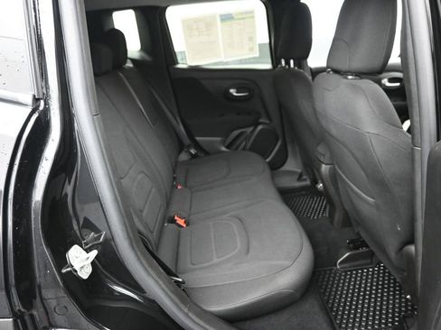 Used 2020 Jeep Renegade Latitude w/ Cold Weather Group AWD/4WD image 8