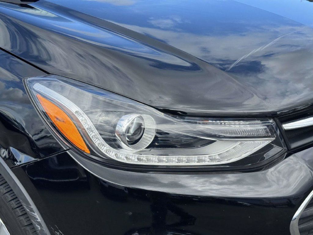 Used 2019 Chevrolet Trax LT w/ LT Convenience Package FWD image 12