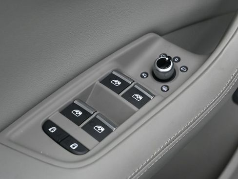 Used 2023 Audi Q7 3.0T Prestige image 9