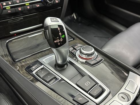 Used 2011 BMW 750i image 18