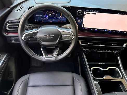 Used 2025 Chevrolet Traverse Z71 image 17