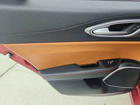 Used 2017 Alfa Romeo Giulia Ti w/ TI 19" Sport Package image 31