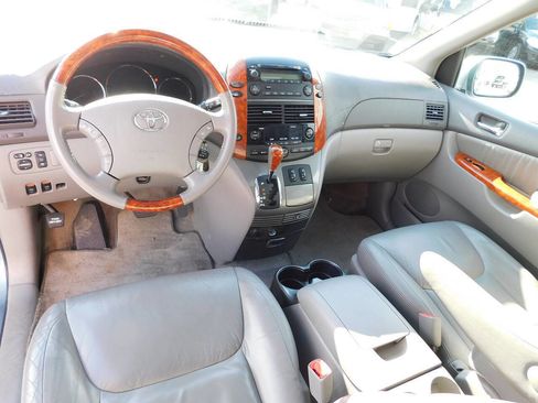 Used 2008 Toyota Sienna XLE Limited FWD image 14