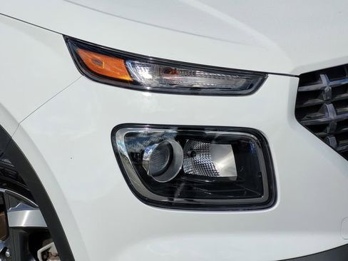 Certified 2025 Hyundai Venue SEL image 10